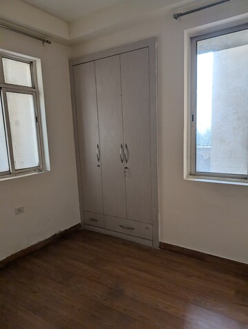 Room in 3 BHK Apartment at Jaypee Wish Town Klassic, Sector 134 – for Sale
