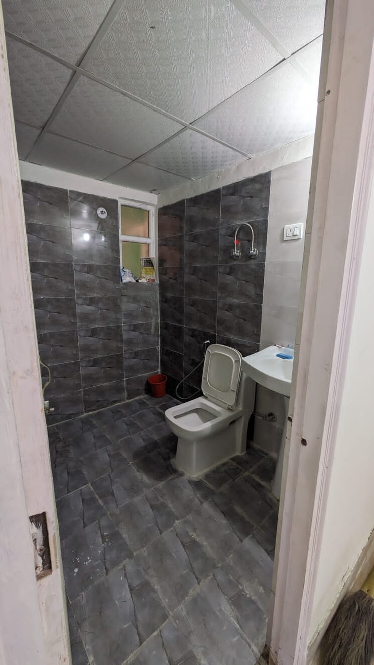 Bathroom, migsun-roof 2 Bedroom 815 Sq.Ft. Apartment In Raj Nagar Extension Ghaziabad 7875670