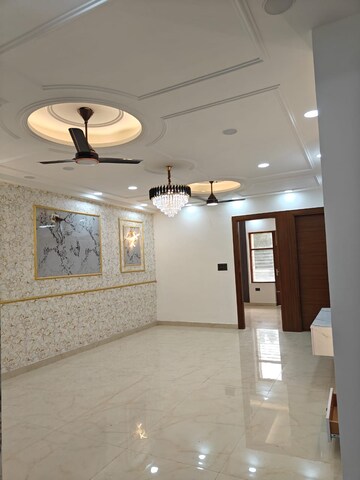 Room in 3 BHK Builder Floor at Puri Kohinoor, Sector 89 – for Sale