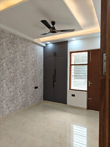 Room in 3 BHK Builder Floor at Puri Kohinoor, Sector 89 – for Sale