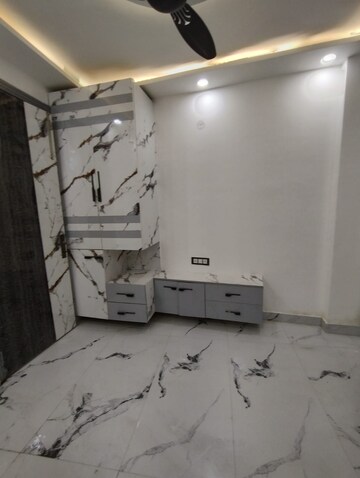 Room in 2.5 BHK Apartment at BPTP Spacio, Sector 37d – for Rent