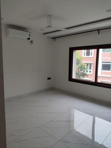 Room in 2 BHK Apartment at Palacia Kingston Phase 2, Ghodbunder Road – for Sale