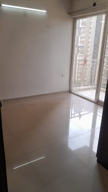 Room in 2.5 BHK Apartment at Mahagun Mywoods III, Sector 16c Greater Noida – for Sale