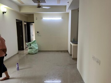 Room in 2.5 BHK Apartment at Mahagun Mywoods III, Sector 16c Greater Noida – for Sale