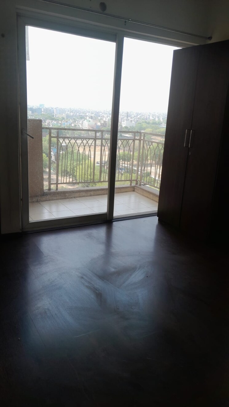 Master Bedroom, mahagun-mywoods-iii 2.5 Bedroom 950 Sq.Ft. Apartment In Sector 16c Greater Noida Greater Noida 7876270