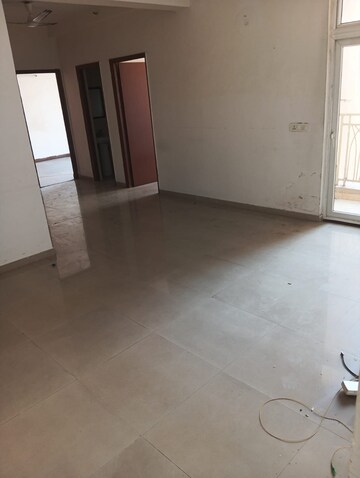 Room in 3 BHK Apartment at Mahagun Mywoods III, Sector 16c Greater Noida – for Sale