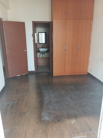 Room in 3 BHK Apartment at Mahagun Mywoods III, Sector 16c Greater Noida – for Sale