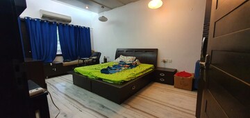 Master Bedroom in 5 BHK Builder Floor at Craft Destination 43, Sector 43 – for Rent