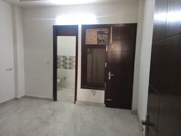 Room in 3 BHK Builder Floor at Vasundhara Sector 5 – for Rent