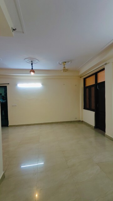 Room in 3 BHK Apartment at Amrapali Village ii, Nyay Khand – for Rent