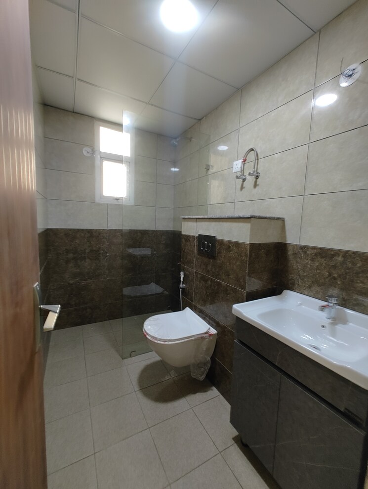 Bathroom, vrinda-heritage-skyward 4 Bedroom 2018 Sq.Ft. Apartment In Sector 1 Greater Noida Greater Noida 7876610
