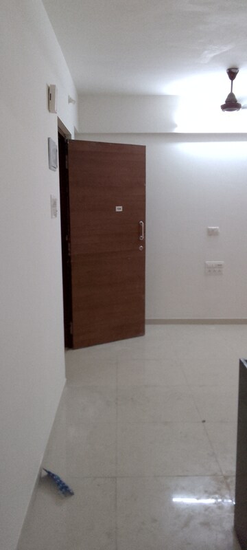 Room in 1.5 BHK Apartment at Green Heritage House, Andheri East – for Sale