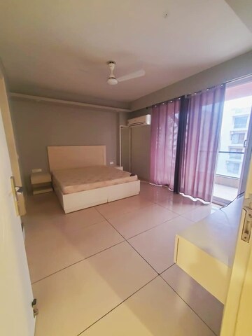 Master Bedroom in 1 BHK Builder Floor at DLF City Phase V, Dlf Phase V – for Rent