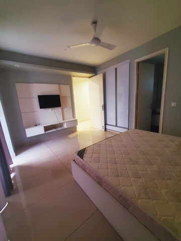 Bedroom in 1 BHK Builder Floor at DLF City Phase V, Dlf Phase V – for Rent