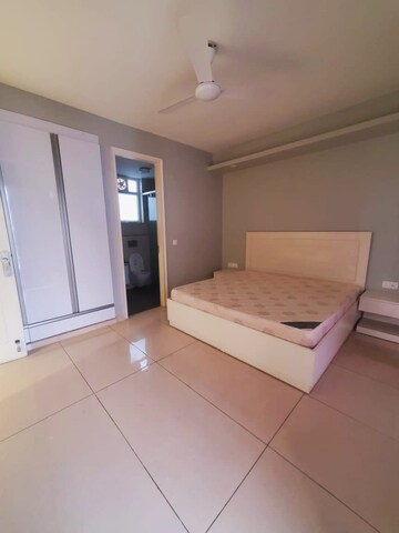 Bedroom in 1 BHK Builder Floor at DLF City Phase V, Dlf Phase V – for Rent
