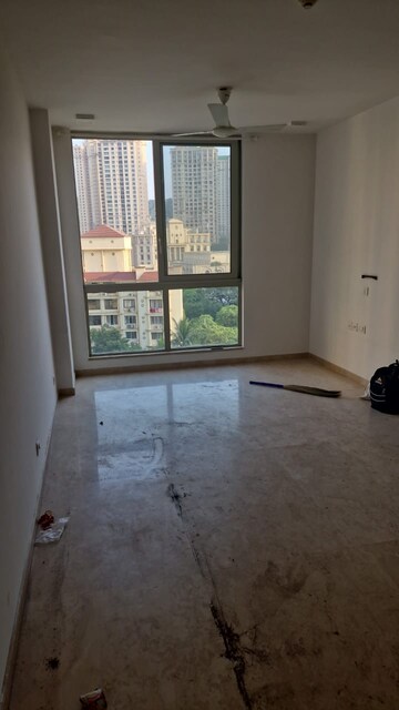 Room in 2 BHK Apartment at Hiranandani Atlantis, Powai – for Rent