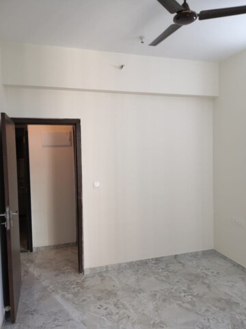 Room in 2 BHK Apartment at Gala Pride Palms, Kolshet Road – for Sale