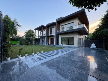 5 BHK Villa – Exterior View View at Dera Mandi - for Sale
