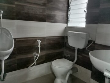 Furnished Amenities in  Office Space at Salt Lake Sector V – for Rent