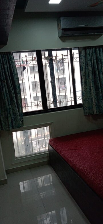Room in 1 BHK Apartment at Valentine Apartments, Goregaon East – for Rent