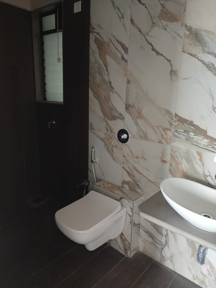 Bathroom, chembur-heights 2 Bedroom 720 Sq.Ft. Apartment In Chembur Mumbai 7877005