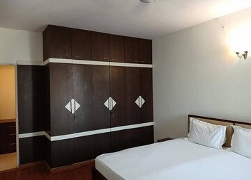 Furnished Amenities in 4 BHK Apartment at DLF The Icon, Dlf Phase V – for Sale