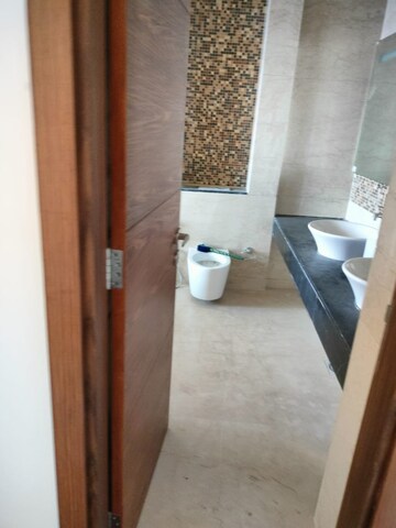 Bathroom in 4 BHK Apartment at DLF The Icon, Dlf Phase V – for Sale