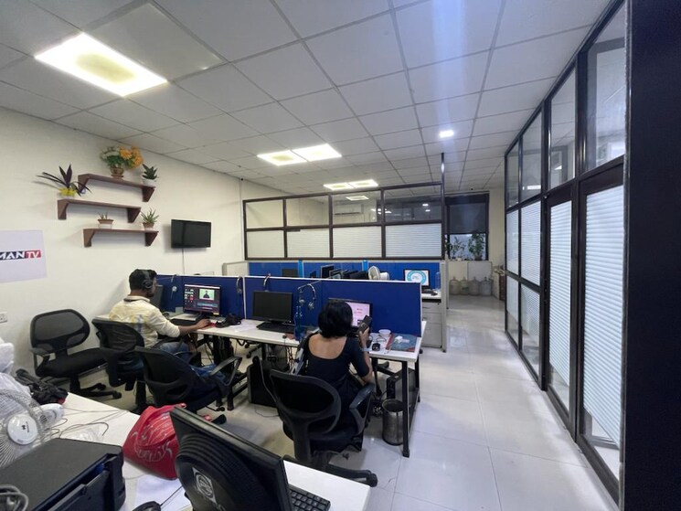  Parking, salt lake sector v Commercial Office Space 1600 Sq.Ft. In Salt Lake Sector V Kolkata 7877050