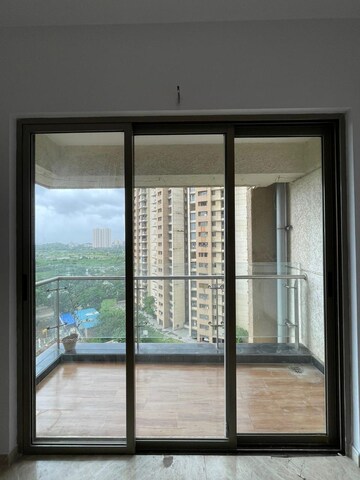 Room in 3 BHK Apartment at Lodha Splendora, Ghodbunder Road – for Sale