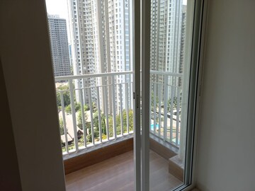 Room in 2 BHK Apartment at Lodha Amara, Kolshet Road – for Sale