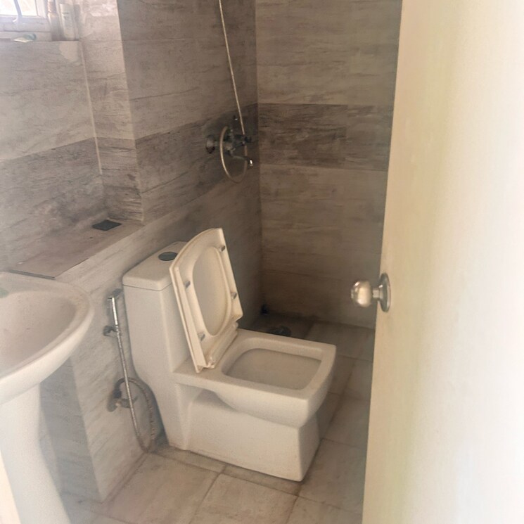 Bathroom, gaurs-siddhartham 3 Bedroom 1185 Sq.Ft. Apartment In Siddharth Vihar Ghaziabad 7877212