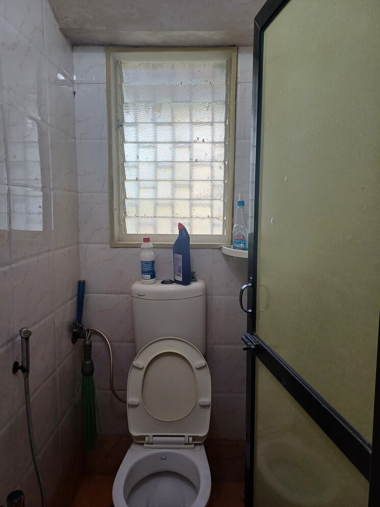 Bathroom, new-jay-palace 1 Bedroom 450 Sq.Ft. Apartment In Yari Road Mumbai 7877309