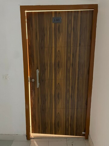 Furnished Amenities in 3 BHK Apartment at Sarvome Shree Homes, Sector 45 – for Rent