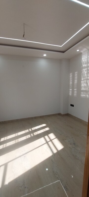 Room in 3 BHK Builder Floor at Gms Road – for Sale