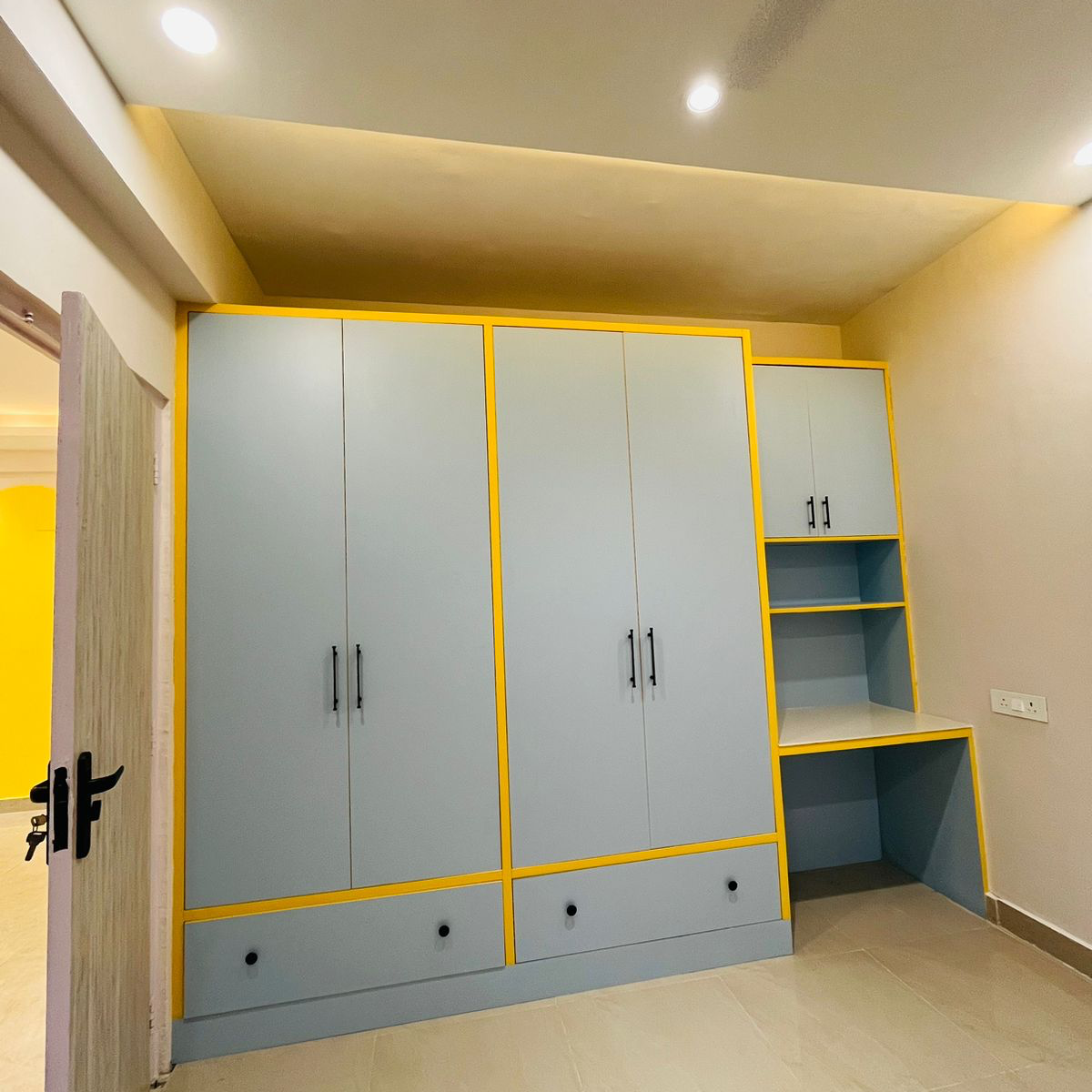 2 BHK + Extra Room Apartment For Rent in Suncity Avenue 76