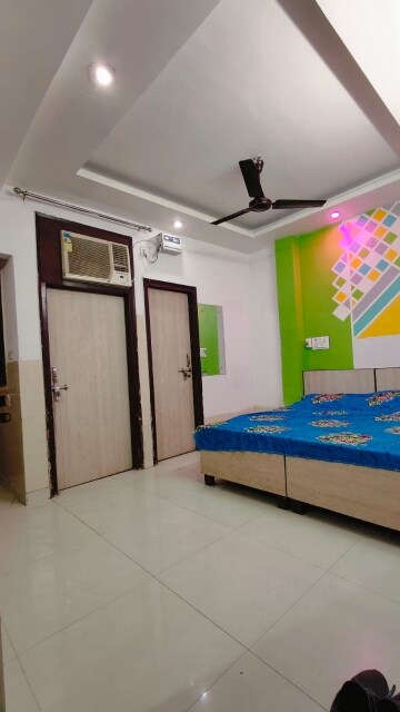 Bedroom in 1 RK Builder Floor at Minarch Tower, Sector 44 – for Rent