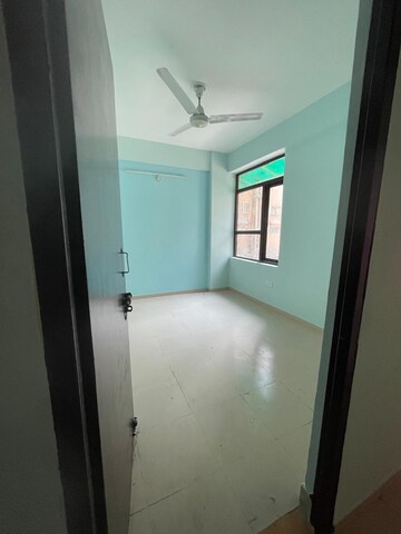 Room in 3 BHK Apartment at Auric City Homes, Sector 82 – for Rent