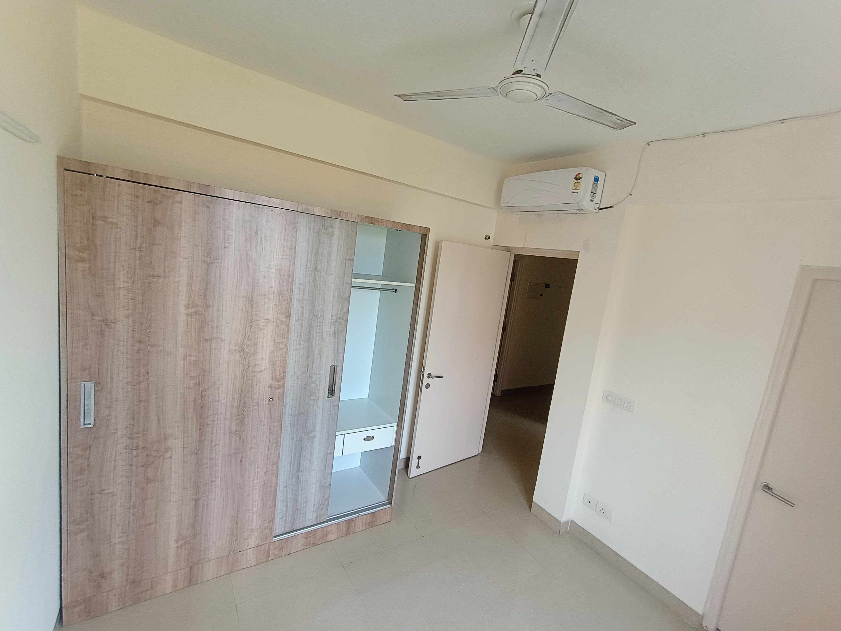 3.5 BHK + Study Room Apartment For Rent in Emaar Emerald Estate