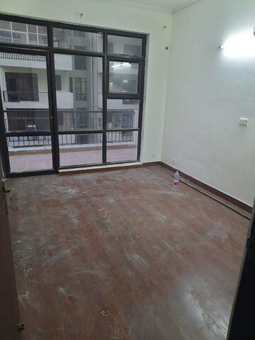 Room in 2 BHK Apartment at Cosmos Executive, Sector 3 – for Sale