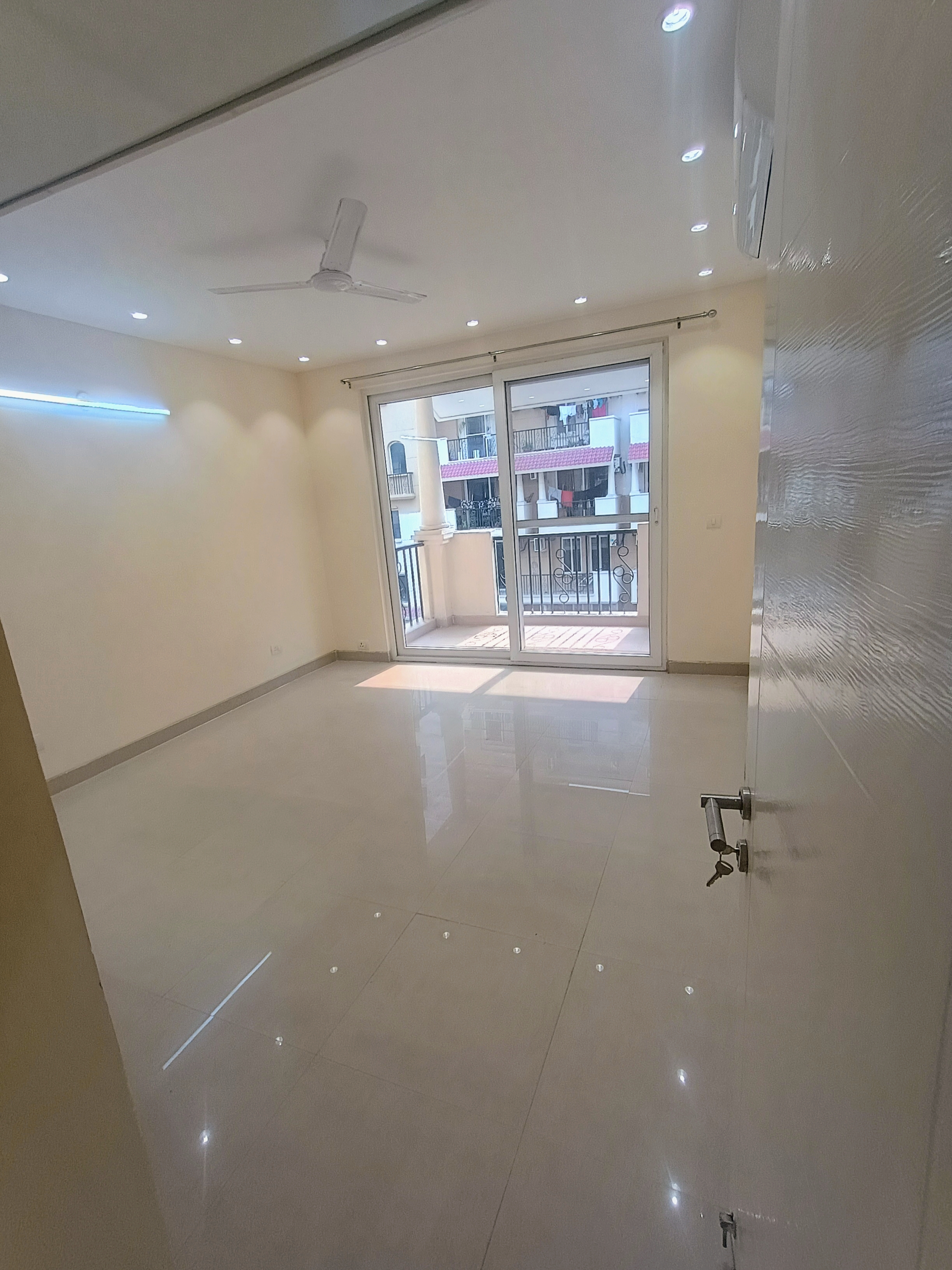 3.5 BHK + Pooja Room,Servant Room,Study Room Apartment For Rent in Emaar Emerald Floors