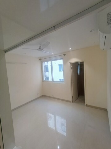 Room in 3.5 BHK Apartment at Emaar Emerald Floors, Sector 65 – for Rent
