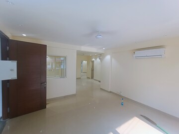 Room in 3.5 BHK Apartment at Emaar Emerald Floors, Sector 65 – for Rent