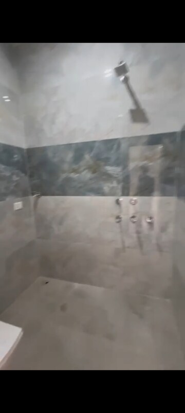 Bathroom in 1 BHK Builder Floor at Ardee City, Sector 52 – for Rent