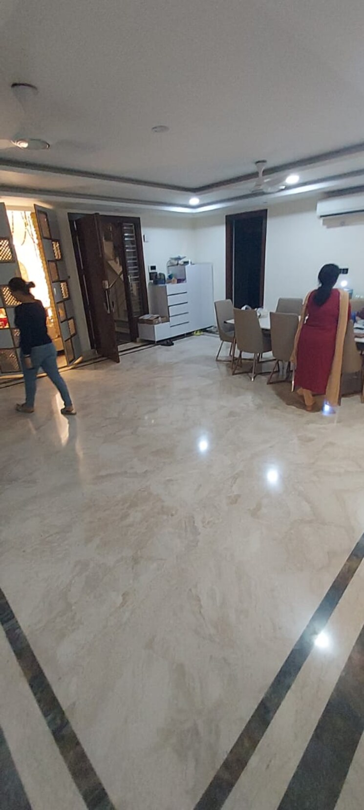  Parking, palam-vihar-residents-association 4 Bedroom 520 Sq.Yd. Builder Floor In Palam Vihar Gurgaon 7877548