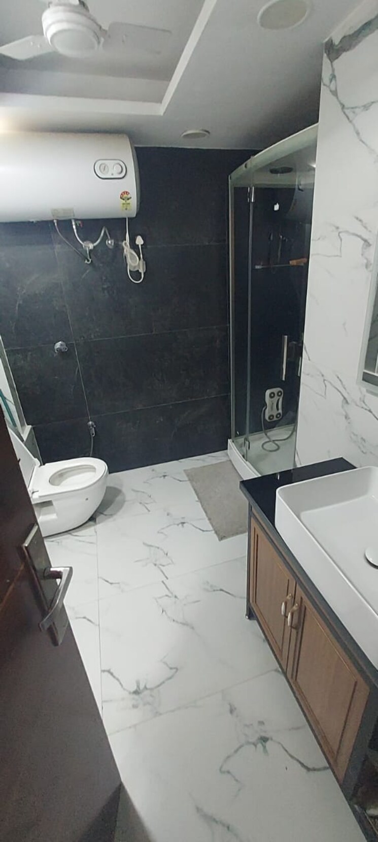 Bathroom, palam-vihar-residents-association 4 Bedroom 520 Sq.Yd. Builder Floor In Palam Vihar Gurgaon 7877548