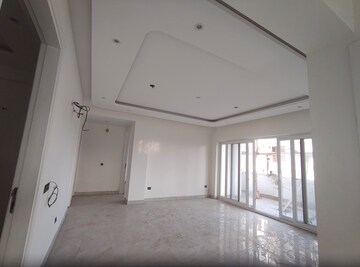 Room in 4 BHK Apartment at Rajpur Road – for Sale