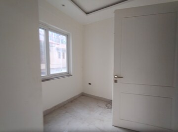 Room in 4 BHK Apartment at Rajpur Road – for Sale