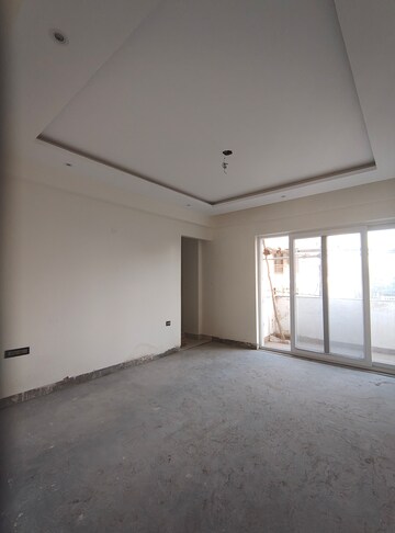 Room in 4 BHK Apartment at Rajpur Road – for Sale