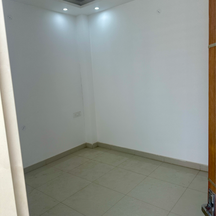 Room, sector 10 greater noida 3.5 Bedroom 91 Sq.Yd. Villa In Sector 10 Greater Noida Greater Noida 7877630