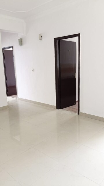 Room in 2 BHK Apartment at Cosmos Executive, Sector 3 – for Rent